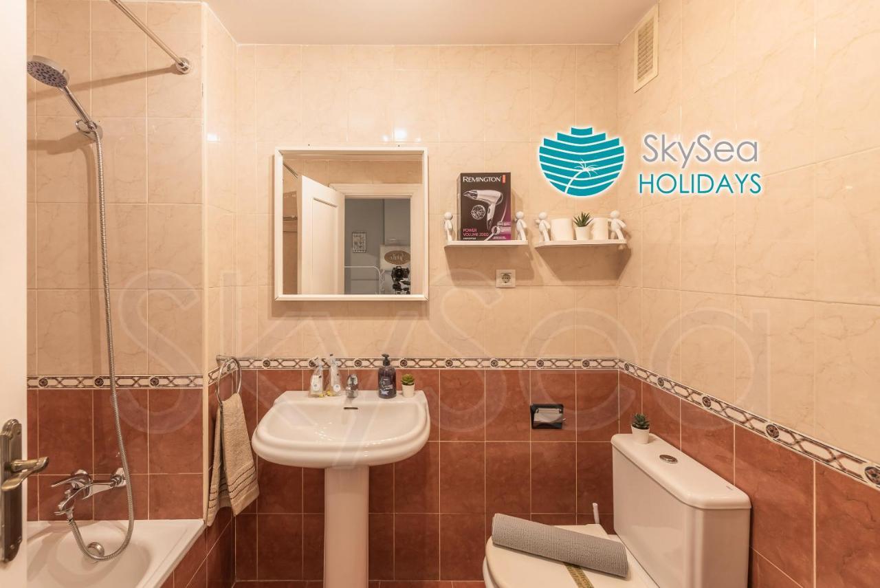 Sky Sea Holidays Malaga Turquesa Exteriör bild
